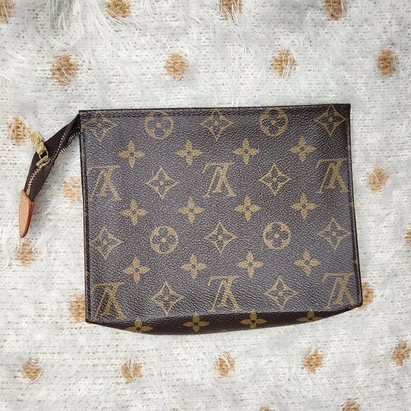 Louis Vuitton Handbags - Louis Vuitton Monogram Toilette Bag, Authentic